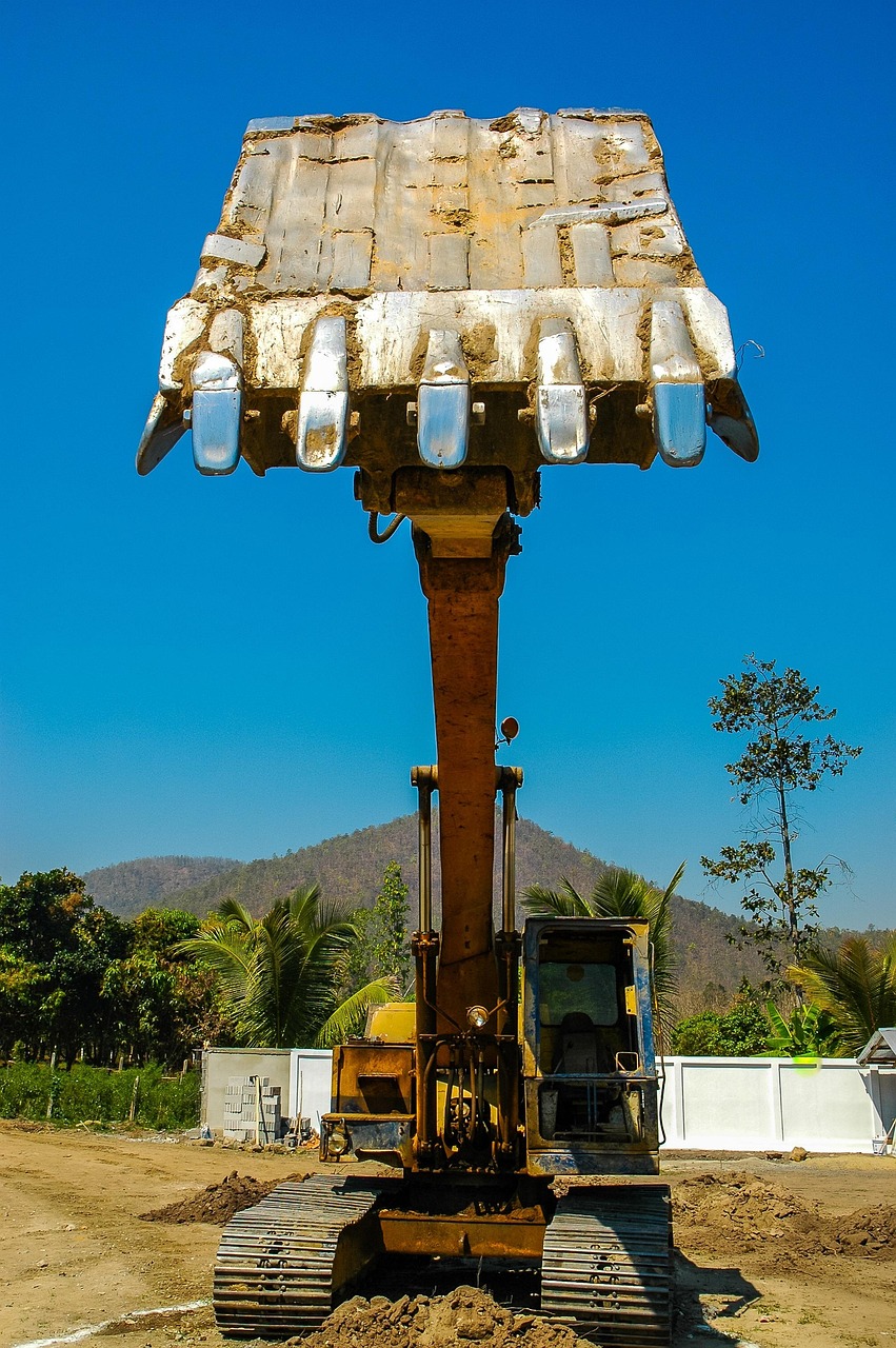 excavator, excavator bucket, construction machine, tracked vehicle